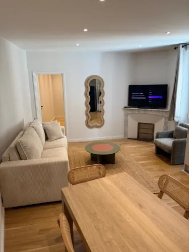 #102 Heart of Vieil Antibes - Place Nationale-High-End Newly Renovated & Furnished Appartment photo 1