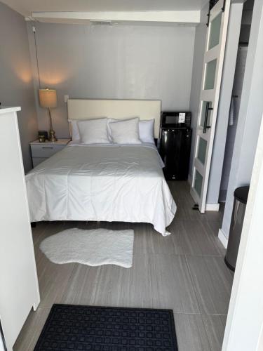 a bedroom with a large bed with white sheets and pillows at Room in Miami