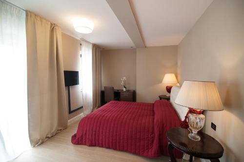Posteľ alebo postele v izbe v ubytovaní Les Suites Luxury Bari Certified Italian Excellence