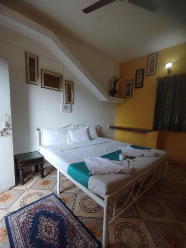 a bedroom with a white bed in a room at NEW BEACH HOTEL Anjuna in Anjuna