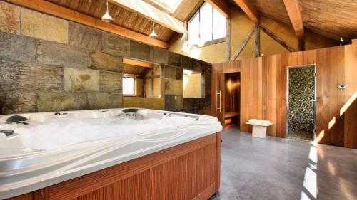 a large bathroom with a large white tub at Vakantie & wellness Erezee in Érezée