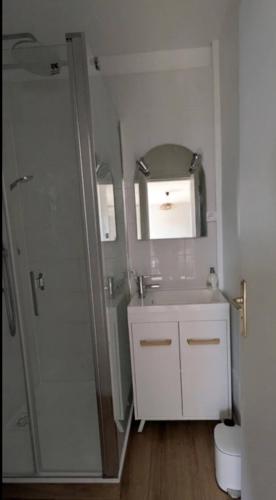 Studio front de mer avec acces privé à la plage et grande terrasse vue sur la mer