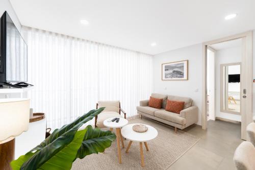 Big Waves Retreat Nazaré - By Nest & Co