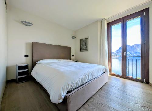 a bedroom with a large bed and a large window at Al Funtanin in San Siro