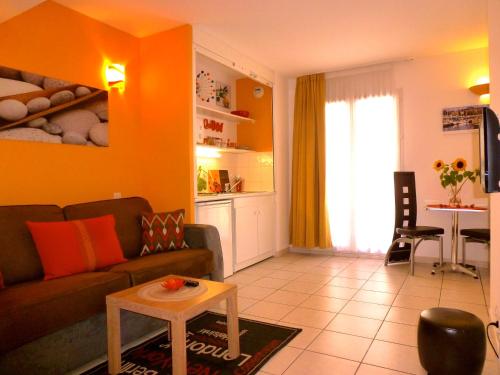 Uma área de estar em Studios Nice French Riviera