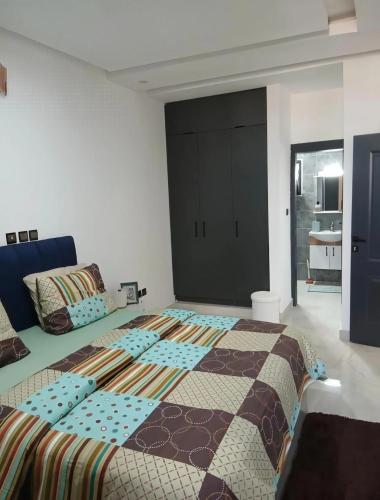 a bedroom with a large bed and a couch at le laurier 9 in Abidjan