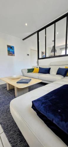a living room with two couches and a table at Villa Elara provençale avec piscine 4 étoiles in Sarrians