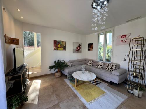 Peaceful Villa Walk to Antibes Beaches