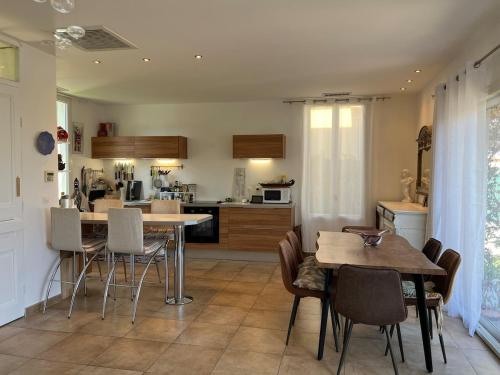 Peaceful Villa Walk to Antibes Beaches
