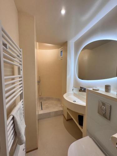 L'Arbois Grand Hôtel YourHostHelper