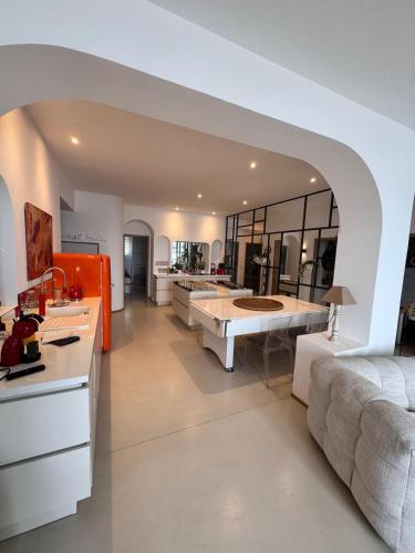 L'Arbois Grand Hôtel YourHostHelper