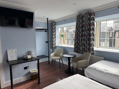 Llit o llits en una habitació de Failte Hotel