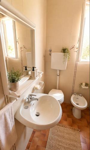a bathroom with a sink and a toilet at Capo d'Arco Residence Bilocale tra Mare e Natura in Capo D'Arco