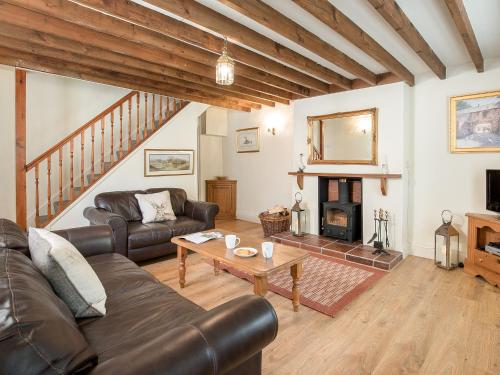 a living room with a couch and a fireplace at Hudson Cottage - Uk38152 in Newton