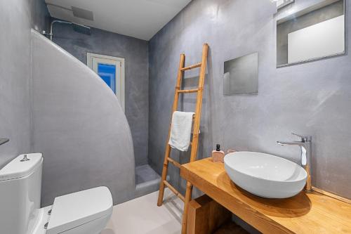 a bathroom with a sink and a toilet and a ladder at Kyma in Kardhianí
