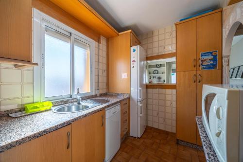 Cozy Retreat with Patio Steps from Alcázar