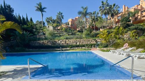 Luxury 3BR Apartment in Aloha Golf - Large Terrace & Pool