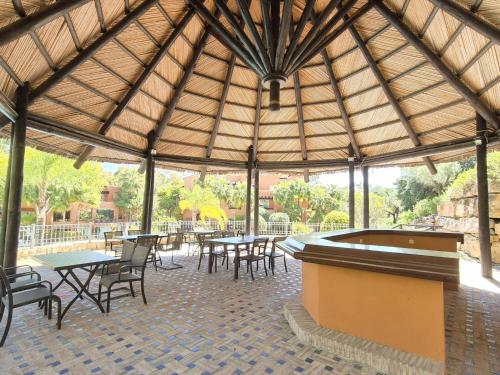 Luxury 3BR Apartment in Aloha Golf - Large Terrace & Pool