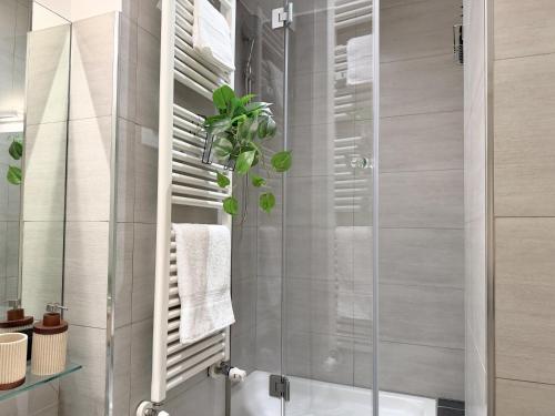 Royal Gardens Apartment photo 4