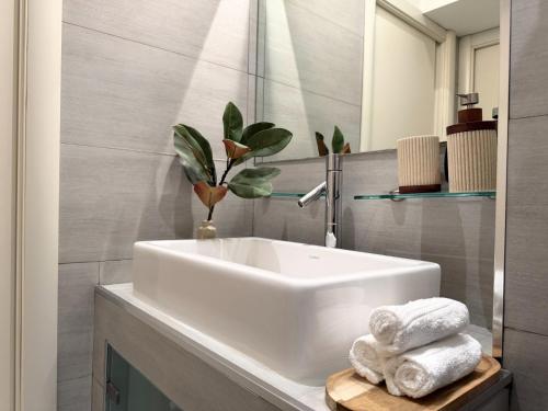 Royal Gardens Apartment photo 9