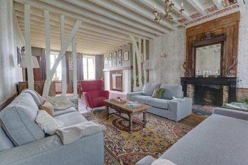 a living room with two couches and a fireplace at Secret de Briques - classé 4 étoiles in Vigneux-Hocquet