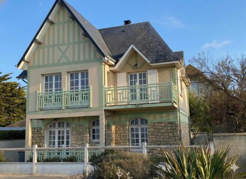 Villa Bellevue - Anglo-Norman seafront house