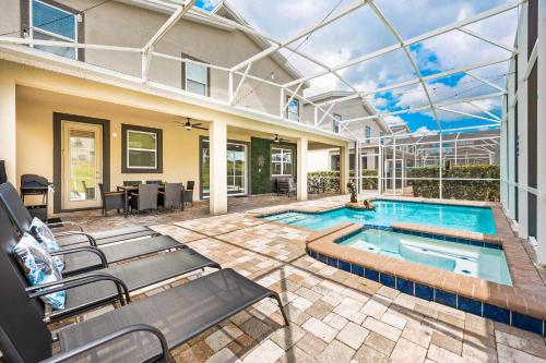 Upstay ChampionsGate 9BR Villa with Pool & Cinema photo 3