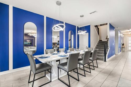 Upstay ChampionsGate 9BR Villa with Pool & Cinema photo 5