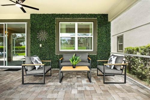 Upstay ChampionsGate 9BR Villa with Pool & Cinema photo 12