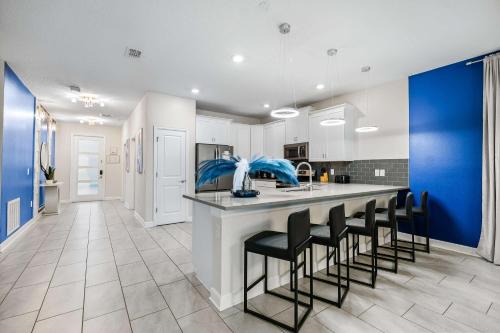 Upstay ChampionsGate 9BR Villa with Pool & Cinema photo 16