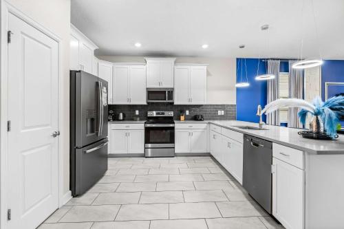 Upstay ChampionsGate 9BR Villa with Pool & Cinema photo 17