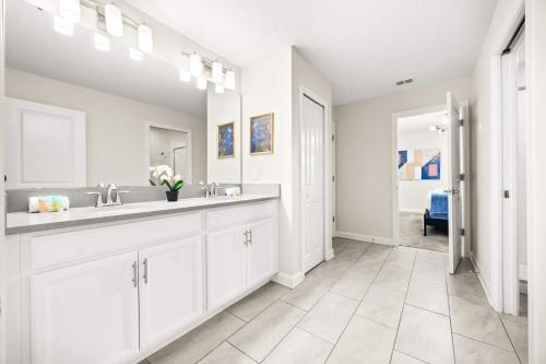 Upstay ChampionsGate 9BR Villa with Pool & Cinema photo 32