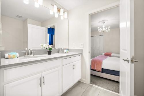 Upstay ChampionsGate 9BR Villa with Pool & Cinema photo 43