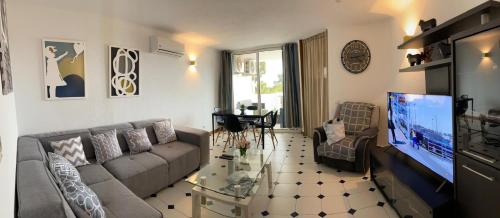 2-bedroom apartment in Albufeira, 10 minutes from the beach, with pool
