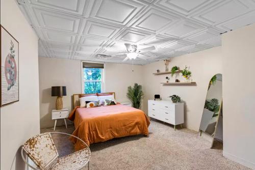 a bedroom with a bed and a white ceiling at Sun-Filled and Spacious One-Level Buckhead Oasis in Atlanta