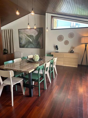 a dining room with a wooden table and chairs at Barcelos Residence Living in Barcelos