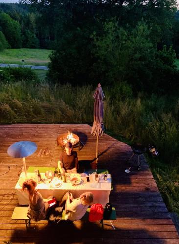 a group of three girls sitting around a picnic table at Weitblick am Mangfalltal in Feldkirchen-Westerham