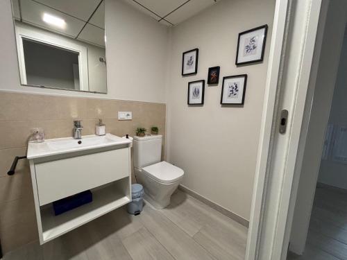 a bathroom with a toilet and a sink and a mirror at Apartamento Domara Vera in Vera