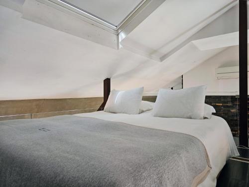 Modern Central Loft by Lisbon Village Apartments