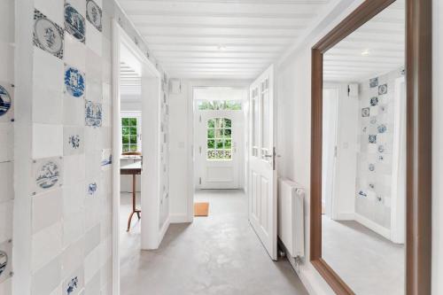 a hallway with blue and white plates on the walls at Carolinenhof-1 in Tinnum