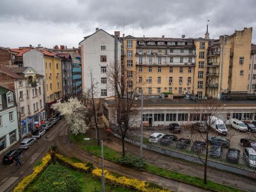 Foto New High End Modern Bright 2BR Top Center Sofia 6
