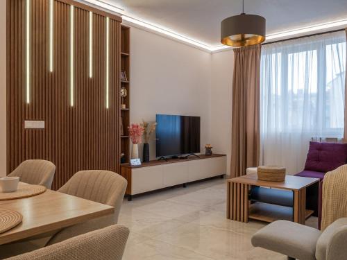 Foto New High End Modern Bright 2BR Top Center Sofia 5
