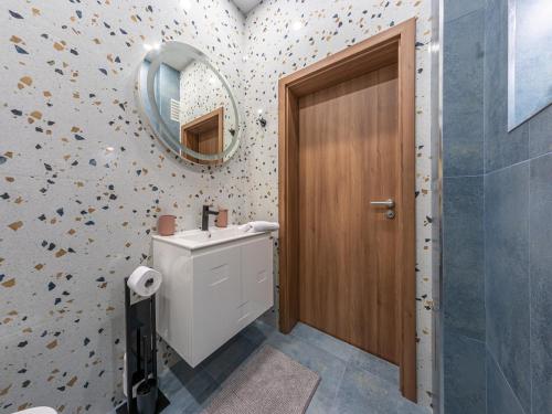 Foto New High End Modern Bright 2BR Top Center Sofia 3