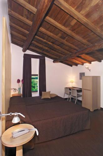 a bedroom with a large bed and a table at Relais Villa D'Assio in Labro Rieti