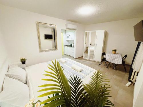 City Center Apt en-suite budget Self check in, ETH Zurich HB