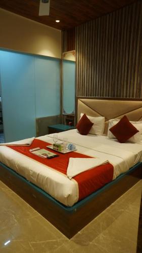 a bedroom with a large bed with a red blanket at Near Beach HOTEL - VERSOVA INN in Jāmb