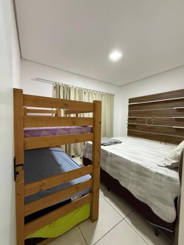 a bedroom with two bunk beds in a room at Chácara Vittorino in Artur Nogueira