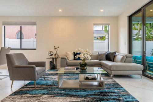 a living room with a couch and a table at Luxury Paradise walk to Las Olas -5 mins to Beach in Fort Lauderdale
