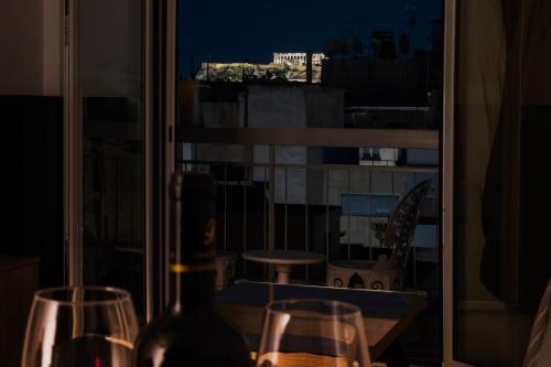 Acropolis View Stylish Residence - 150m to Metro - Metropolitan Hub
