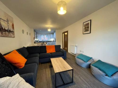 Gallery image of Hawksbill 3 Bed Detached house with private parking in Peterborough